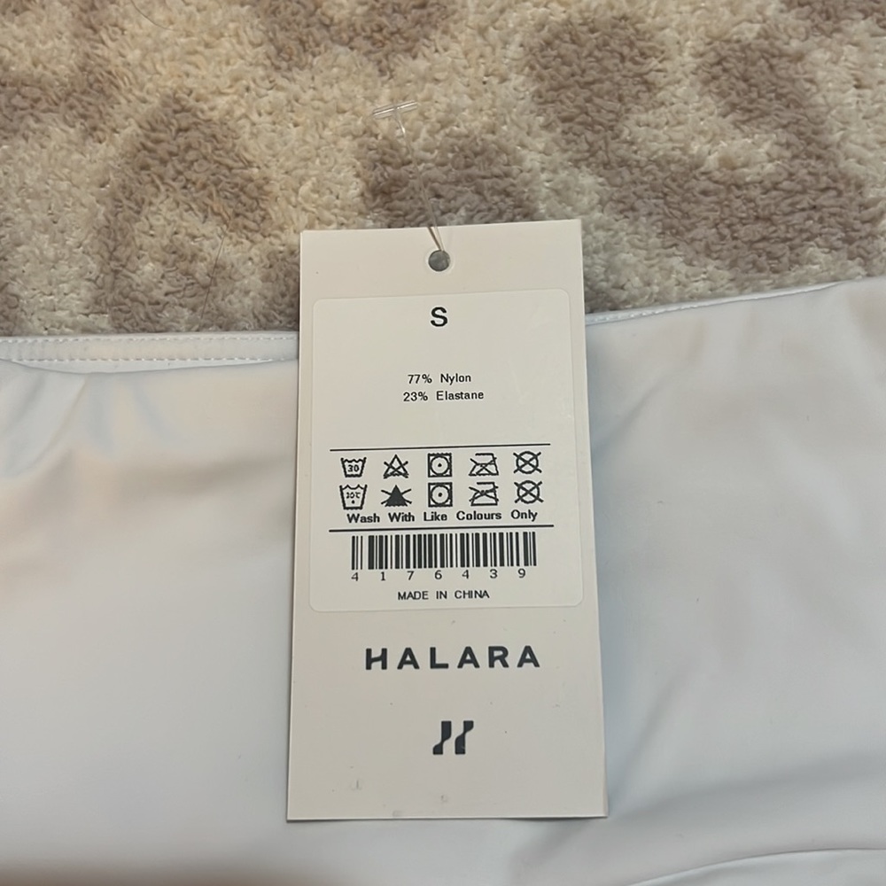 Halara size small white workout skirt with bike shorts underneath - Picture 4 of 5